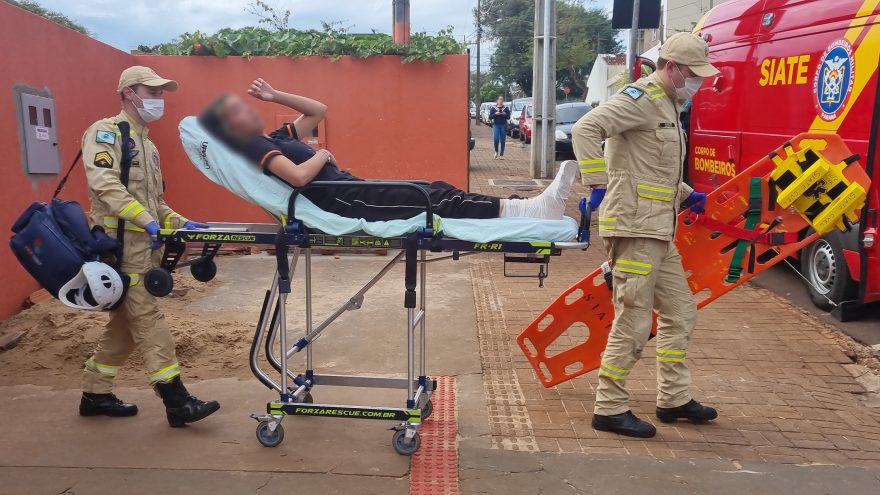 Adolescente sofre exposição óssea em dedo do pé durante pratica de futsal no Colégio Estadual Acquilino Massochin