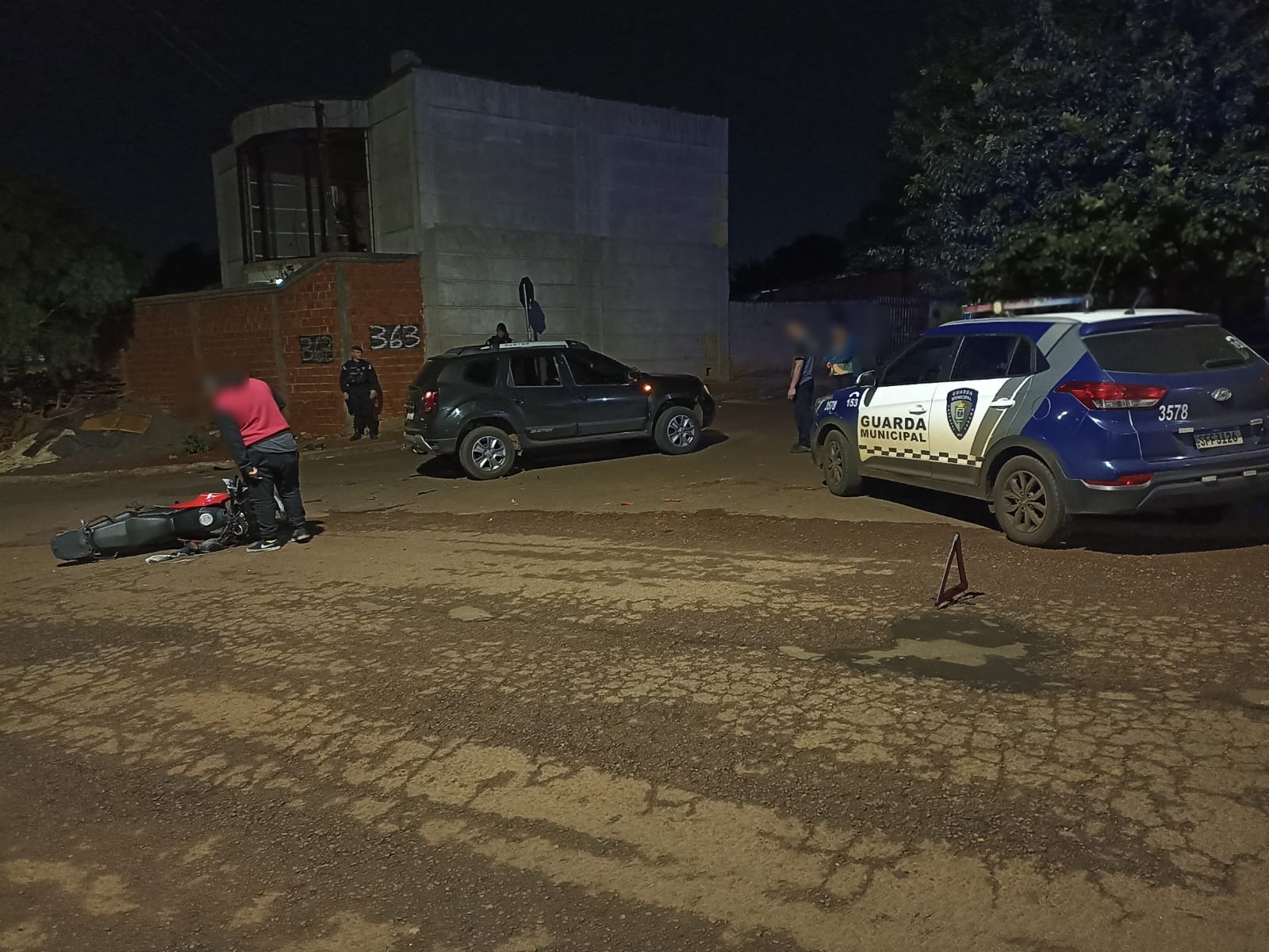 Motociclista fica ferido em acidente com Duster no Interlagos