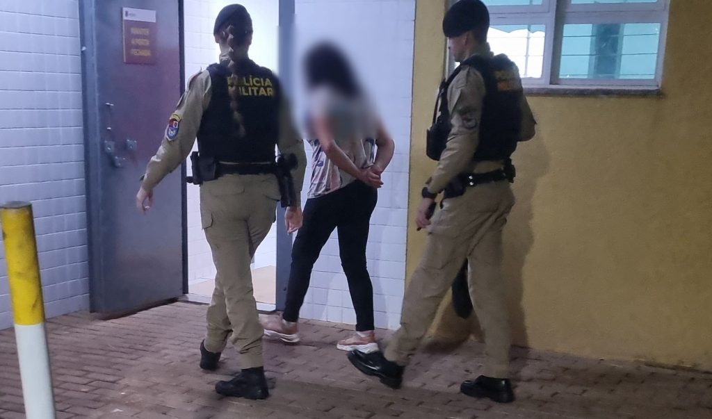Mulher denuncia suposto ex por ameaça com arma, mas acaba detida por furto no São Cristóvão; entenda