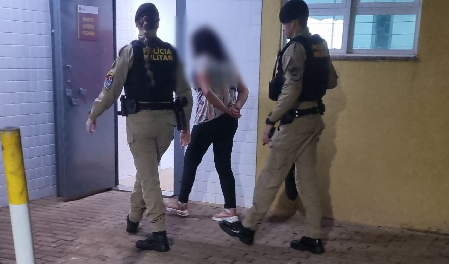 Mulher denuncia suposto ex por ameaça com arma, mas acaba detida por furto no São Cristóvão; entenda