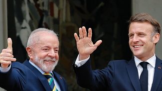Ucrânia e Rússia não podem ser tratados em pé de igualdade, diz Macron