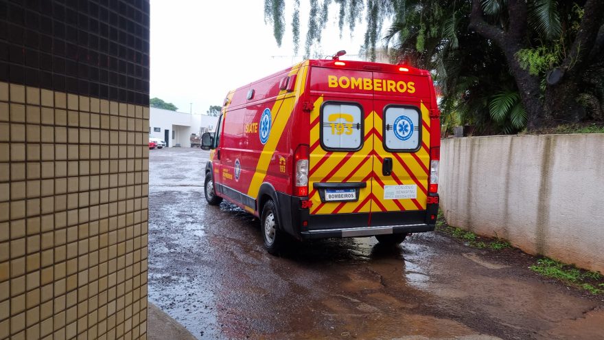 Homem fica ferido em acidente com serra circular no Santa Cruz