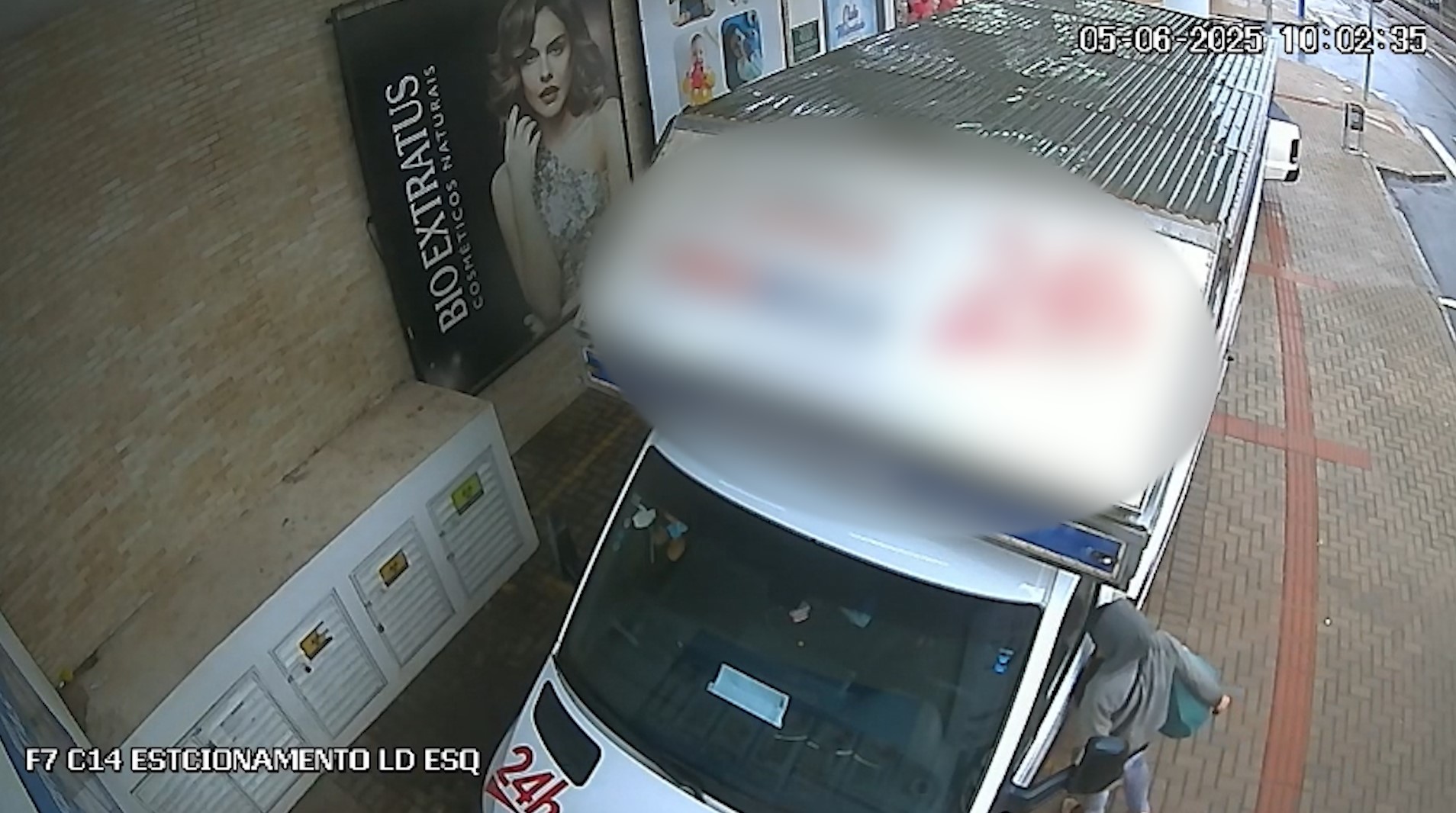 Ladrão furta celular de dentro de caminhão em Cascavel