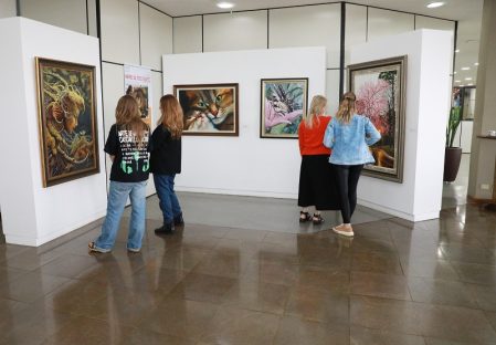 Exposição de artista premiada é destaque na Prefeitura de Cascavel Exposição de artista premiada é destaque na Prefeitura de Cascavel