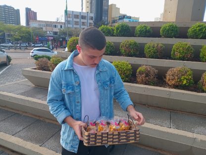 Vendedor ambulante é impedido de trabalhar em calçada pública e relata perseguição Imagem referente a Vendedor ambulante é impedido de trabalhar em calçada pública e relata perseguição