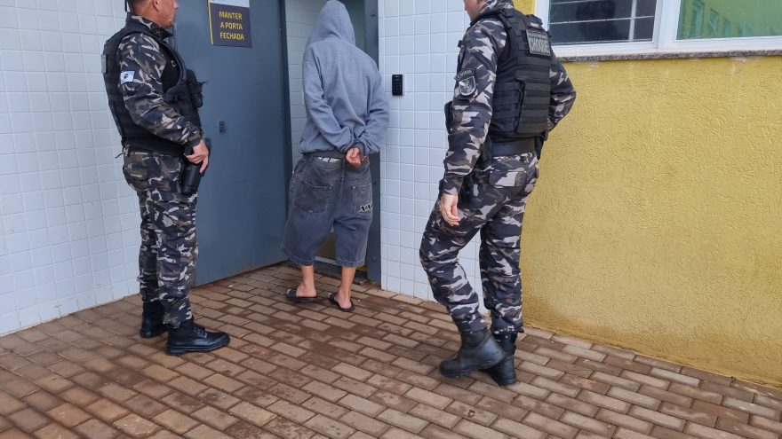 Adolescente é apreendido com drogas e dinheiro durante ação do Pelotão de Choque no Julieta Bueno