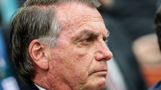Bolsonaro nega à PF contato com governo Trump para buscar sanções