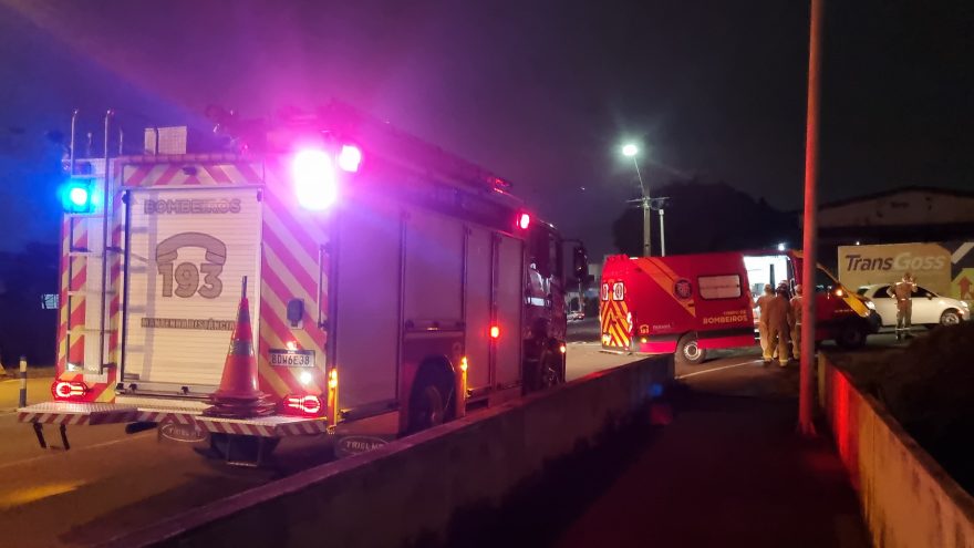 Homem ameaça se jogar do viaduto da Av. Rocha Pombo em Cascavel