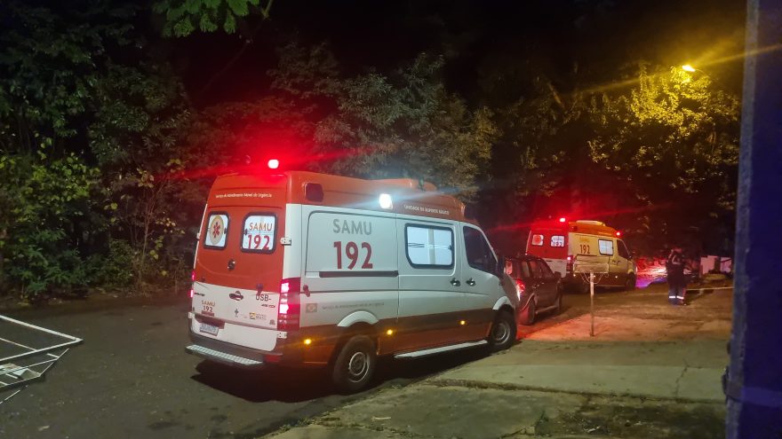 Duas ambulâncias do Samu e equipes da GM são acionadas para conter homem em surto