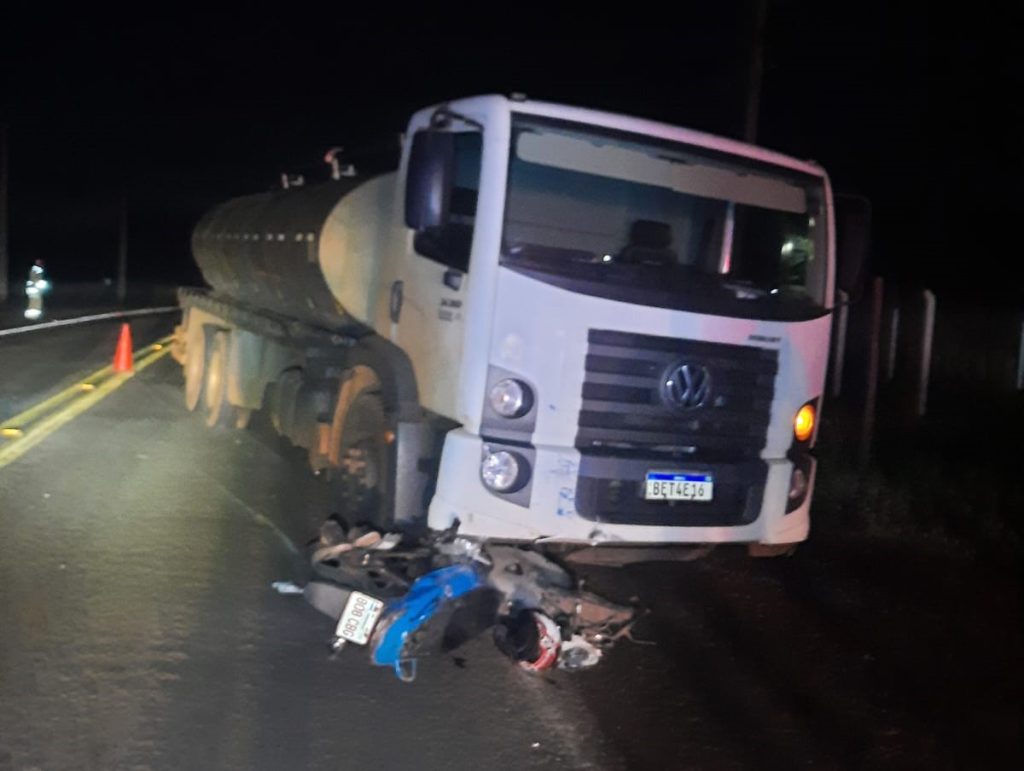 Motociclista sofre ferimentos graves em colisão com caminhão na PR-488 em Santa Helena