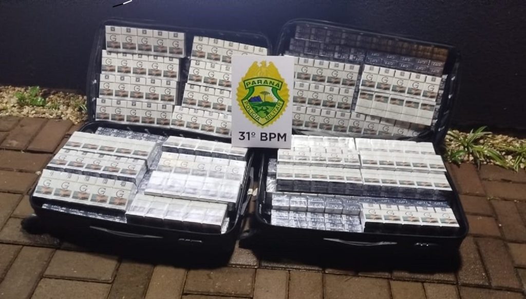 PM apreende carga de cigarros contrabandeados em ônibus de linha em Corbélia