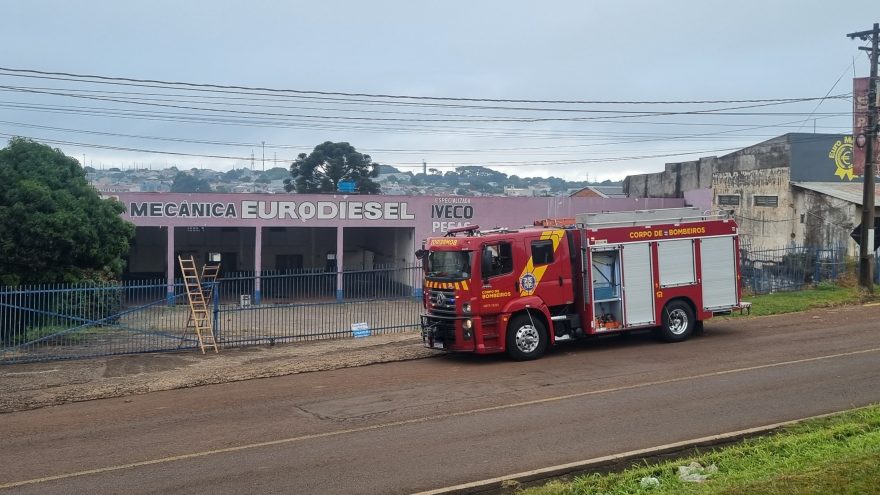Bombeiros são acionados em possível incêndio às margens da BR-277