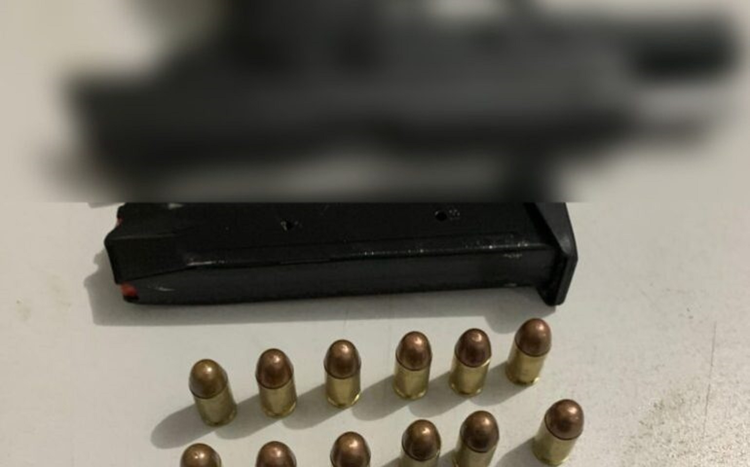 Arma de fogo é encontrada com criança dentro de escola