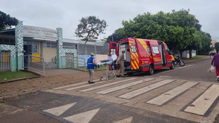 Menino de seis anos é socorrido na Escola Municipal Maria Tereza Abreu Figueiredo
