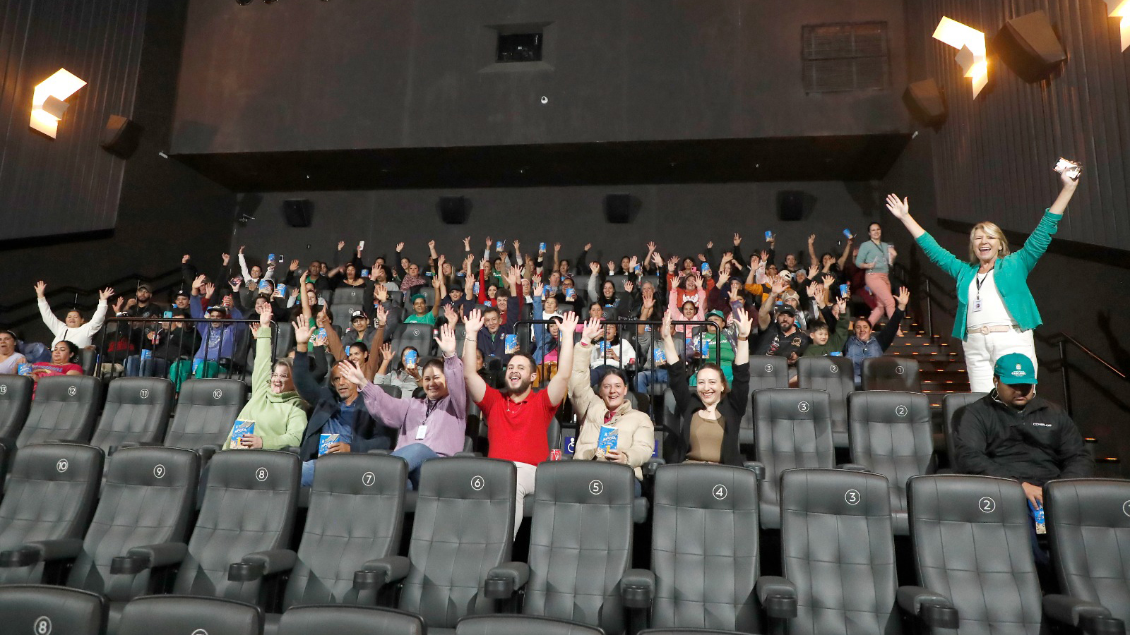 Catadores de recicláveis ganham café da manhã e sessão de cinema na Semana do Meio Ambiente