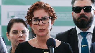 Câmara autoriza licença de 127 dias à deputada Carla Zambelli