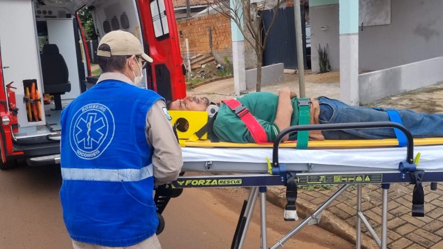 Homem de 47 anos é socorrido após queda doméstica no Cascavel Velho