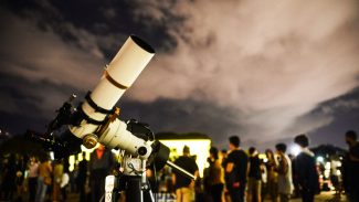 Alinhamento com a Lua torna estrelas Spica e Antares mais visíveis Alinhamento com a Lua torna estrelas Spica e Antares mais visíveis