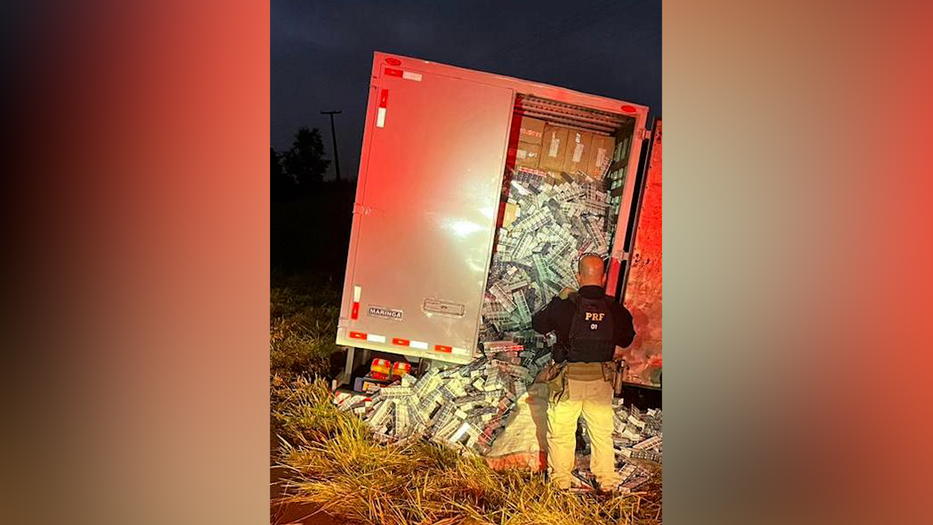 Caminhão abarrotado de cigarros é apreendido pela PRF em Cascavel