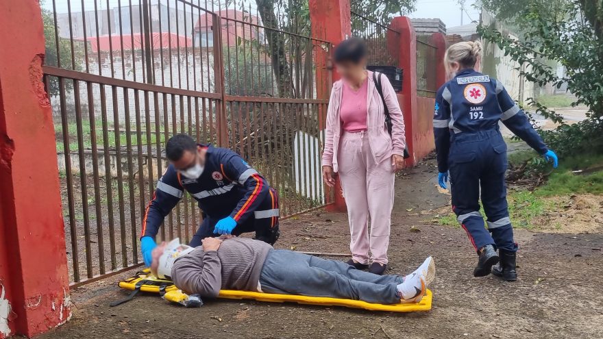 Idoso é socorrido pelo Samu após cair e bater a cabeça no bairro São Cristóvão