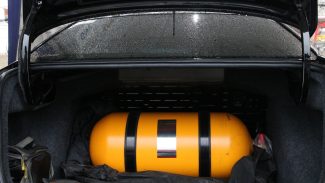 Explosão em posto de gasolina mata um homem e fere outro no Rio Explosão em posto de gasolina mata um homem e fere outro no Rio