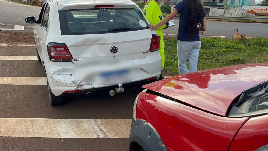 Fiat Strada bate na traseira de Gol no Trevo Cataratas em Cascavel