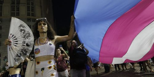 Imagem referente a População trans se opõe à nova idade mínima para terapia hormonal