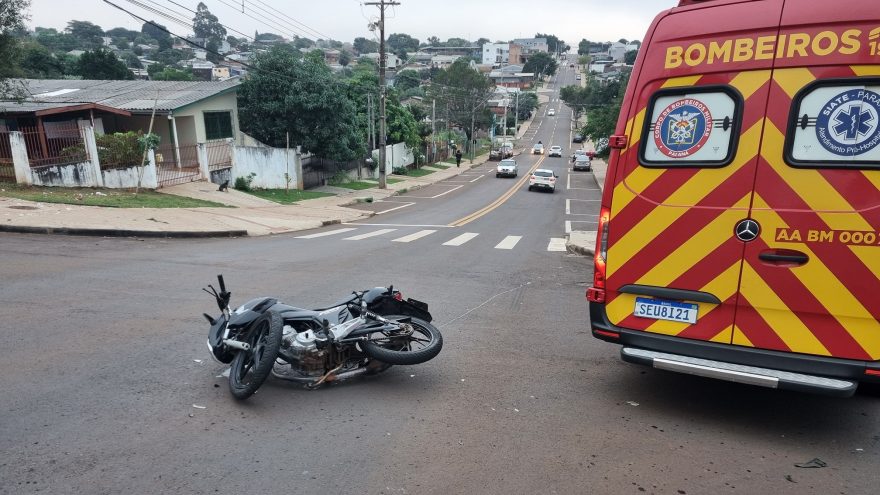 Motociclista quebra a perna em acidente de trânsito no Santa Cruz