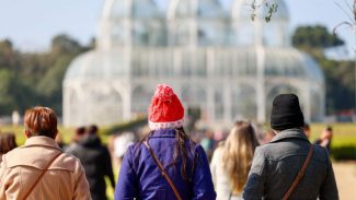 Com previsão de geada, temperaturas começam a cair nesta segunda-feira no Paraná