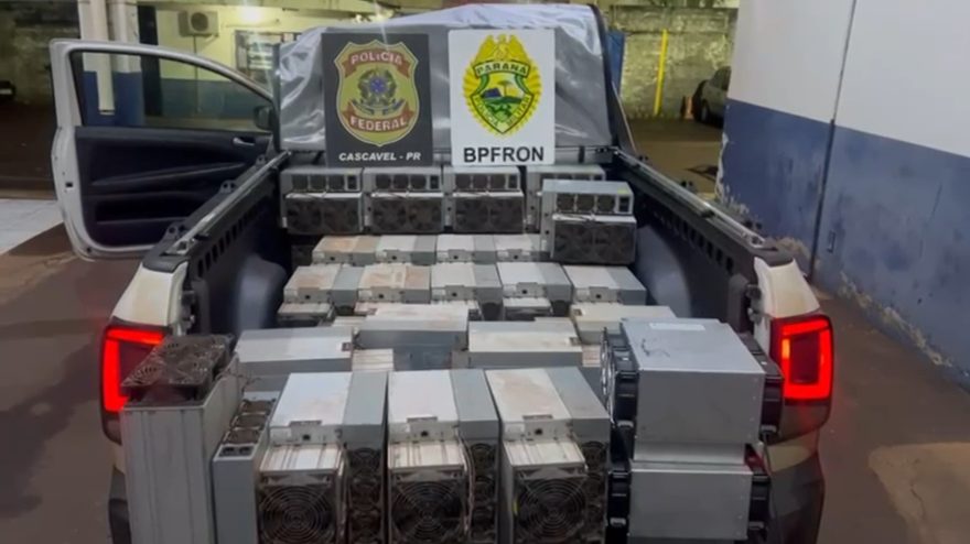 Polícia Federal de Cascavel e BPFron apreendem mineradoras de Bitcoin avaliadas em quase R$ 250 mil na BR-277