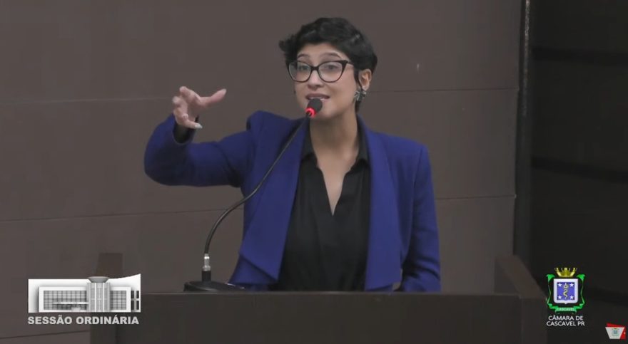 Vereadora denuncia perseguição política após adiamento de projeto por “13” sessões
