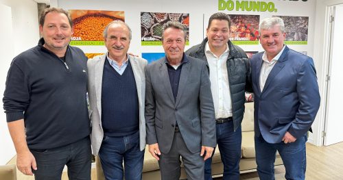 Estradas rurais de Cascavel e Maripá terão investimento milionário Imagem referente a Estradas rurais de Cascavel e Maripá terão investimento milionário