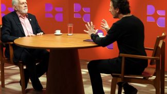 DR com Demori, da TV Brasil, recebe o senador Jaques Wagner