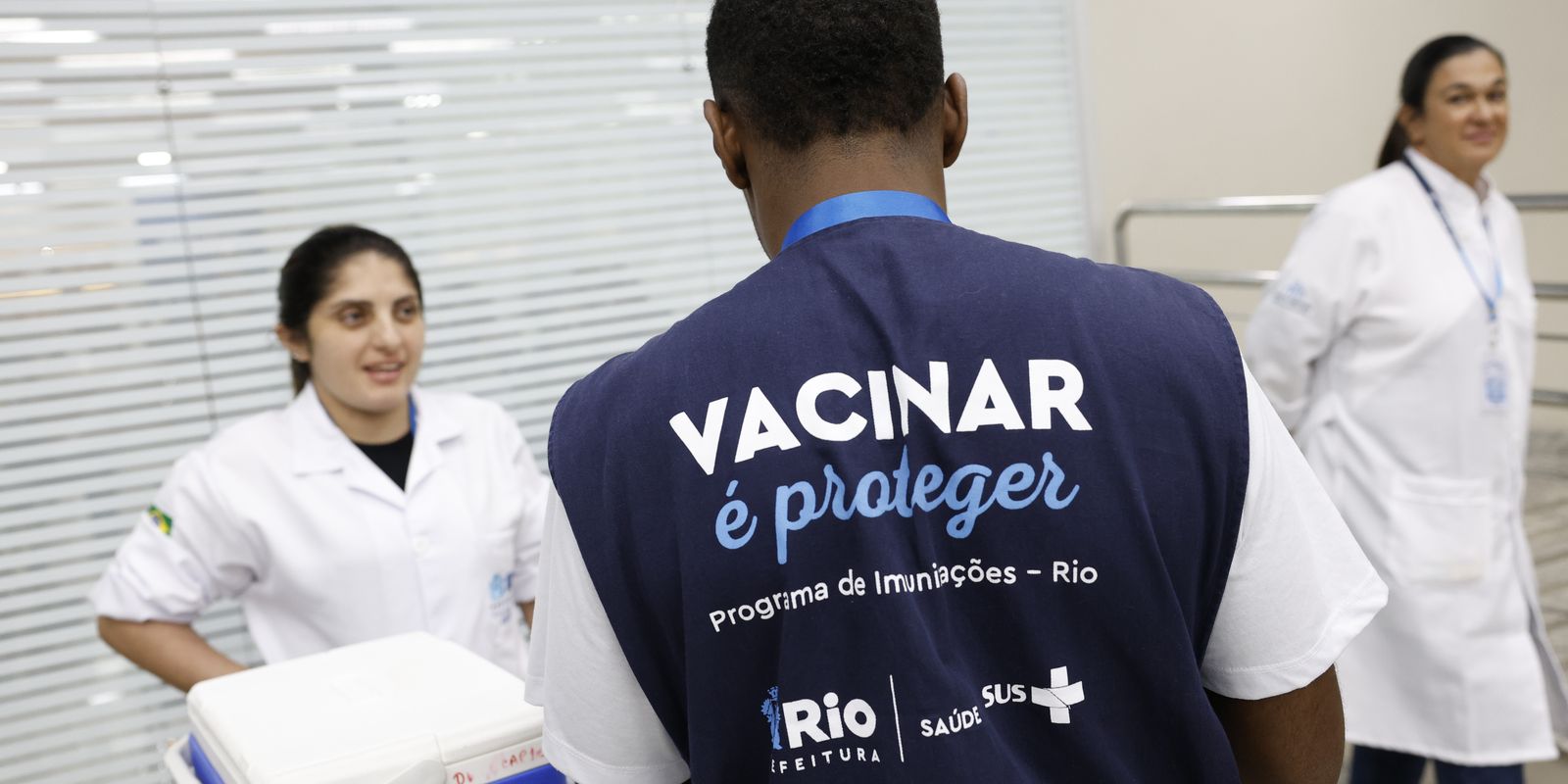Com apenas 22% de cobertura, Rio começa vacinação volante contra gripe Com apenas 22% de cobertura, Rio começa vacinação volante contra gripe