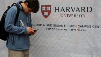 Departamento de Estado dos EUA retoma vistos de estudantes de Harvard