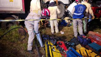 PRF dá detalhes de acidente que deixou mãe e filho enclausurados na BR-163 em Cascavel