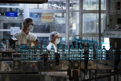 Indústria da água mineral cresce 41% em 2024 e movimenta R$ 341,2 milhões no Paraná Indústria da água mineral cresce 41% em 2024 e movimenta R$ 341,2 milhões no Paraná
