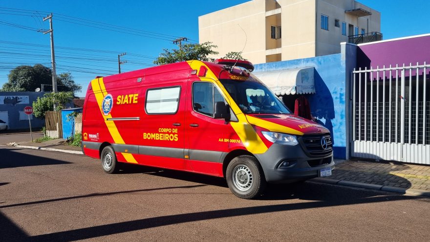 Motociclista atropela adolescente, não para para socorrer vítima e Siate é mobilizado