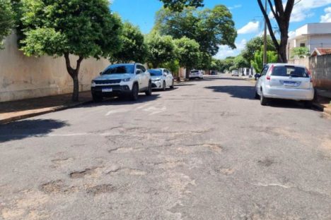 Governo e Prefeitura de Loanda vão investir R$ 2,9 milhões para asfaltar ruas municipais Governo e Prefeitura de Loanda vão investir R$ 2,9 milhões para asfaltar ruas municipais
