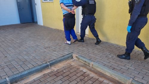 Homem é detido após ameaçar furar olhos de funcionária de unidade de saúde Imagem referente a Homem é detido após ameaçar furar olhos de funcionária de unidade de saúde