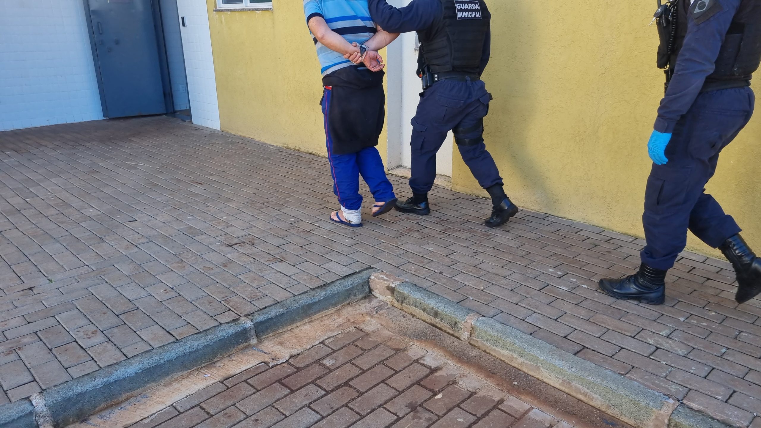 Homem é detido após ameaçar furar olhos de funcionária de unidade de saúde