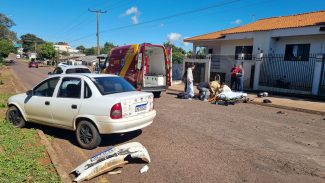 Forte colisão entre carro e moto no Coqueiral deixa vítima com lesão grave