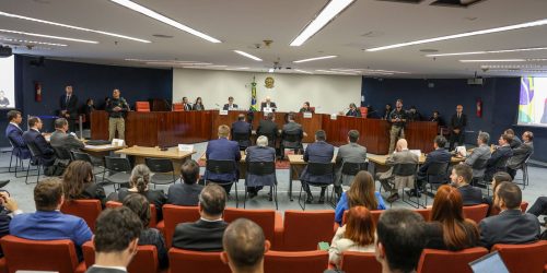 Bolsonaro nega que Marinha tenha colocado tropas à disposição do golpe Imagem referente a Bolsonaro nega que Marinha tenha colocado tropas à disposição do golpe