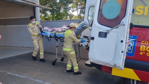 Idosa de 85 anos é socorrida após sofrer queda no Bairro Santa Cruz Imagem referente a Idosa de 85 anos é socorrida após sofrer queda no Bairro Santa Cruz