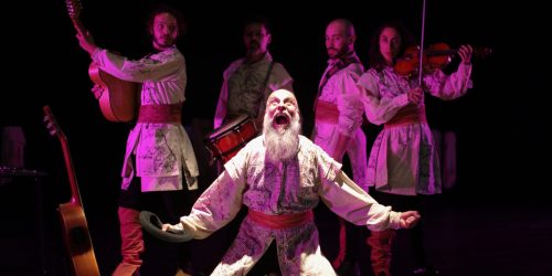 Companhia teatral chilena conta histórias latinoamericanas em trilogia Imagem referente a Companhia teatral chilena conta histórias latinoamericanas em trilogia