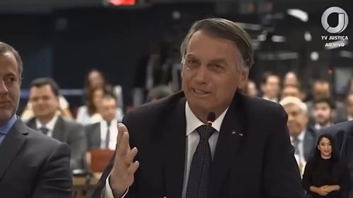 Bolsonaro ironiza Alexandre de Moraes e o ‘convida’ para ser seu vice em 2026 Imagem referente a Bolsonaro ironiza Alexandre de Moraes e o ‘convida’ para ser seu vice em 2026