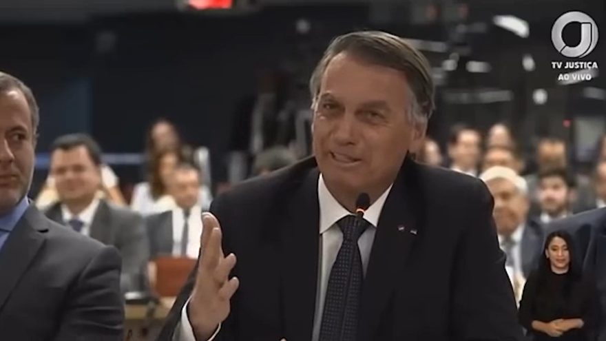 Bolsonaro ironiza Alexandre de Moraes e o ‘convida’ para ser seu vice em 2026