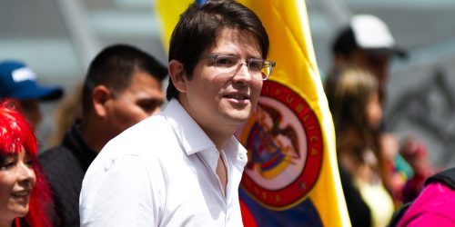 Miguel Uribe mostra sinais de melhora neurológica após ser baleado Imagem referente a Miguel Uribe mostra sinais de melhora neurológica após ser baleado