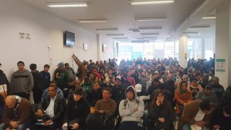 Promovido pelo Estado, mutirão de empregos soma 1,1 mil atendimentos e 428 pré-aprovados Promovido pelo Estado, mutirão de empregos soma 1,1 mil atendimentos e 428 pré-aprovados