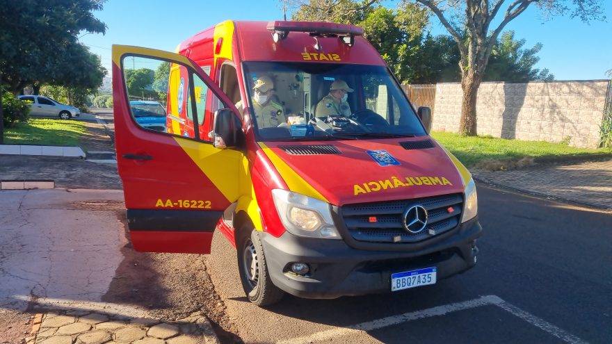 Homem é socorrido pelo Siate no bairro Santa Cruz